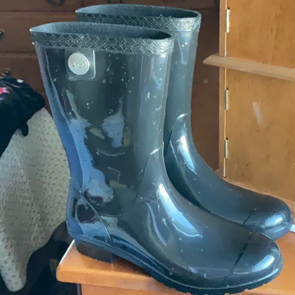 UGG Rainboots - Picture 2 of 5